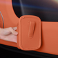 🥳PROMOÇÃO QUENTE DE 2026🥳💞Suporte para copos em couro para a porta do carro – Abertura larga, fácil acesso a bebidas e ao telemóvel. Fixação segura com clipe. Couro PU, resistente e elegante. 🛡️✨