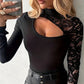 ✨ Lançamento 2026 – 50% OFF ✨ Blusa Feminina com Recorte Assimétrico e Manga de Renda – Ajuste Slim, Gola Alta e Detalhe Romântico com Decote nas Costas 👗🖤