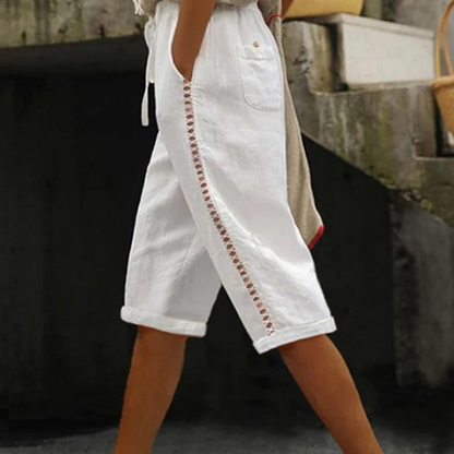 Calça capri feminina de verão com detalhes em renda recortada