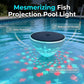 🥳2026 LANÇAMENTO QUENTE🥳💞MAIS DE 50 MIL UNIDADES VENDIDAS!🐟🌊 DESCONTO DE 50%! Luz flutuante para piscina – sem necessidade de pilhas, projeção com tema de peixes. Deixa sua piscina parecendo um aquário. Decoração incrível para jardim! 🏊‍♂️🎉