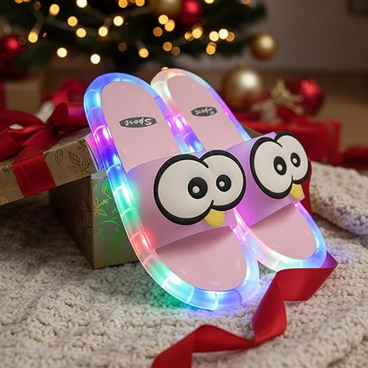 🩴✨ Pantufas iluminadas com personagens fofinhos – pisque, pise e veja a magia das luzes coloridas! Seu filho vai amar! 💡🐻